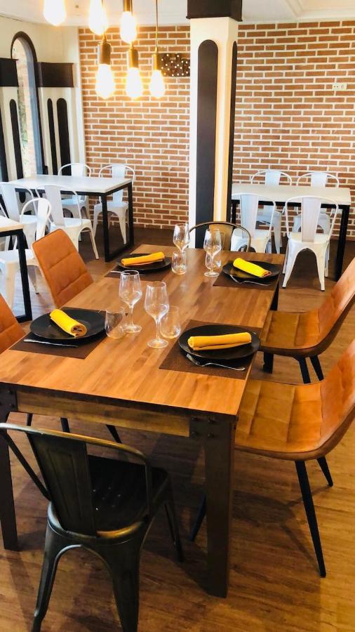 Hospedium Hotel Juan II Toro Ngoại thất bức ảnh