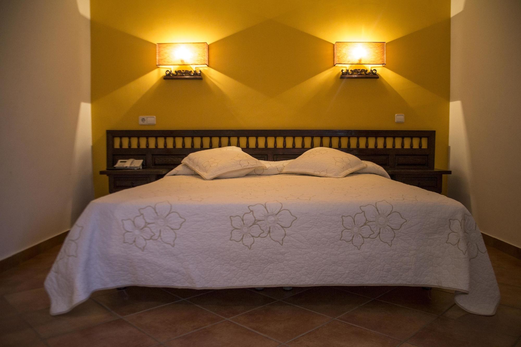 Hospedium Hotel Juan II Toro Ngoại thất bức ảnh