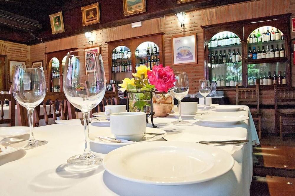 Hospedium Hotel Juan II Toro Ngoại thất bức ảnh