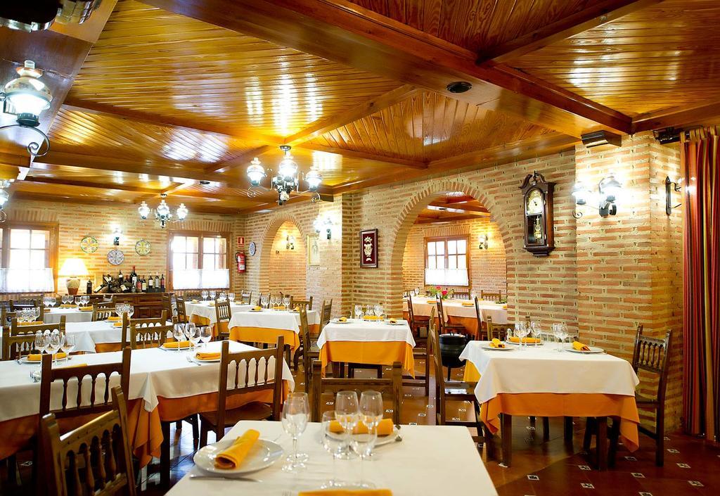 Hospedium Hotel Juan II Toro Ngoại thất bức ảnh