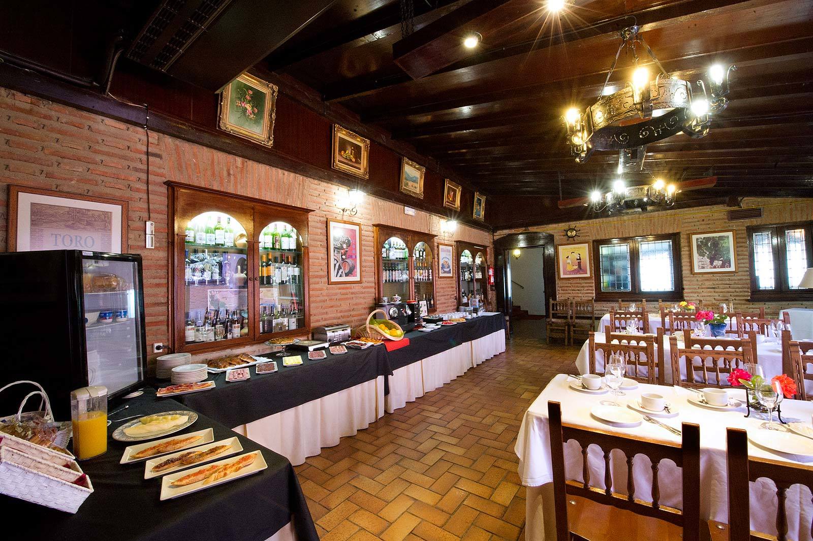 Hospedium Hotel Juan II Toro Ngoại thất bức ảnh